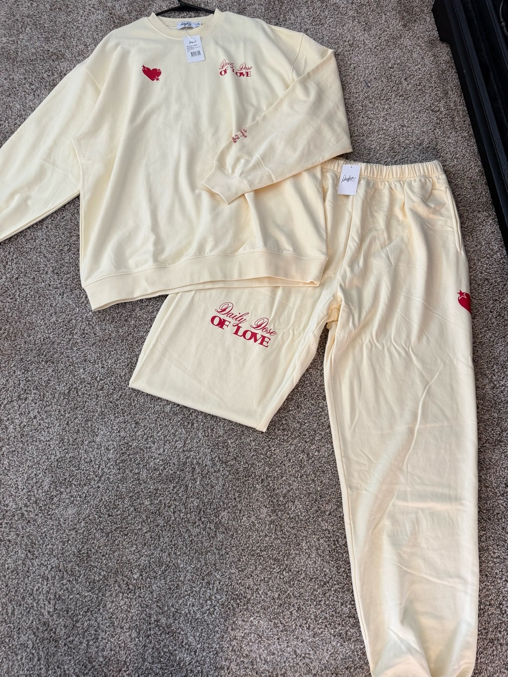 Mayfair Group X AVERY WOODS Sweatshirt & Jogger Set